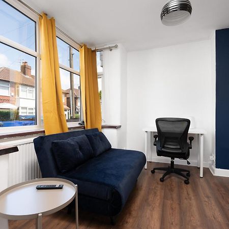 מנצ'סטר Comfy 3Br Home - Pool Table - Games - Sleeps 8 מראה חיצוני תמונה