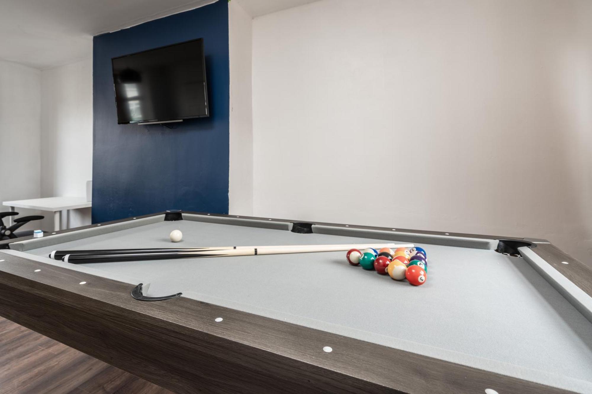 מנצ'סטר Comfy 3Br Home - Pool Table - Games - Sleeps 8 מראה חיצוני תמונה